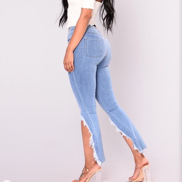 Fashion nova cut-off jeans - Picture 2 of 8